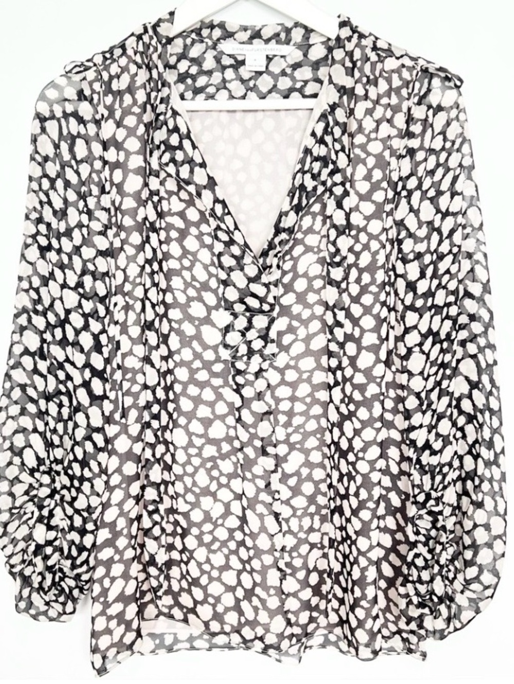 Diane Von Furstenberg  Bairly Louche Silk Blouse Black Cream Tie neck Bow size 8